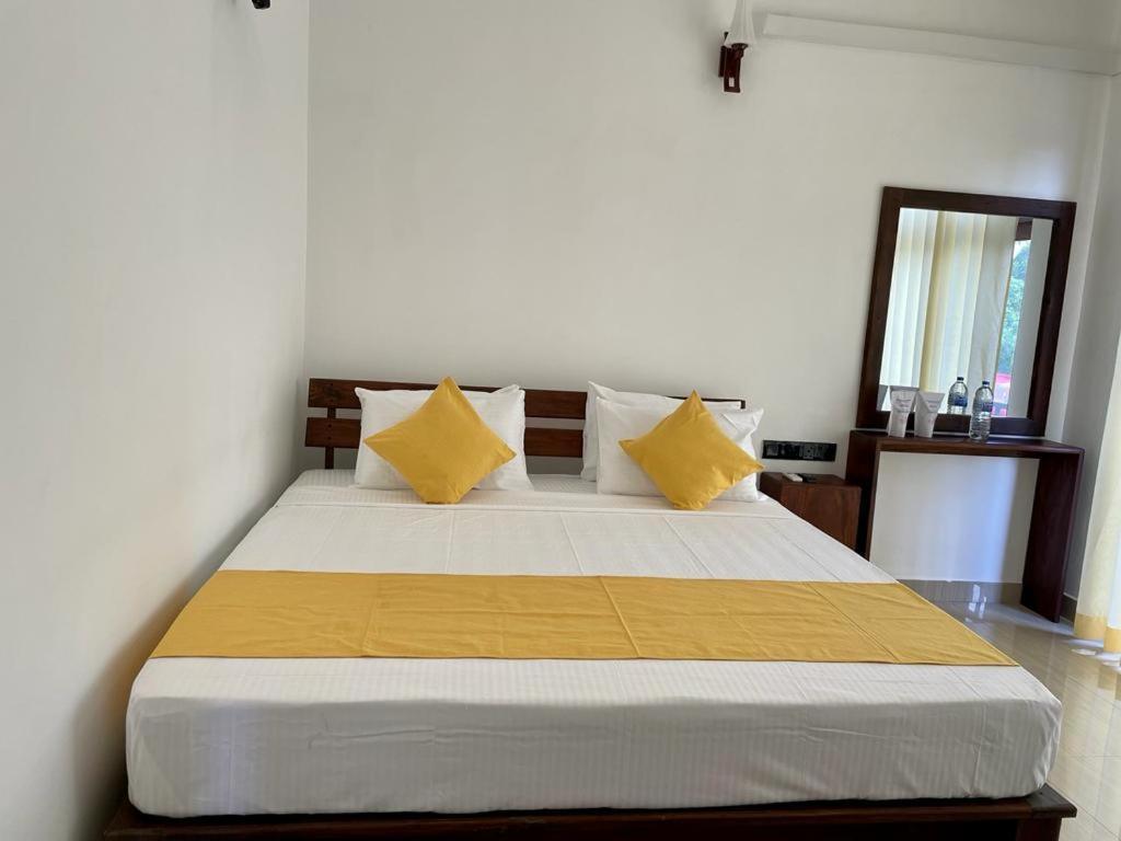 Theon Resort Анурадхапура Екстериор снимка